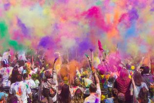 Agence Événementiel Montpellier : course de couleurs multicolores à un événement sportif